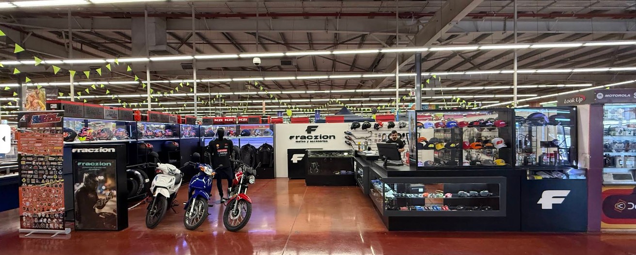 Local Fraczion Motos y Accesorios dentro de Chango Más Las Heras